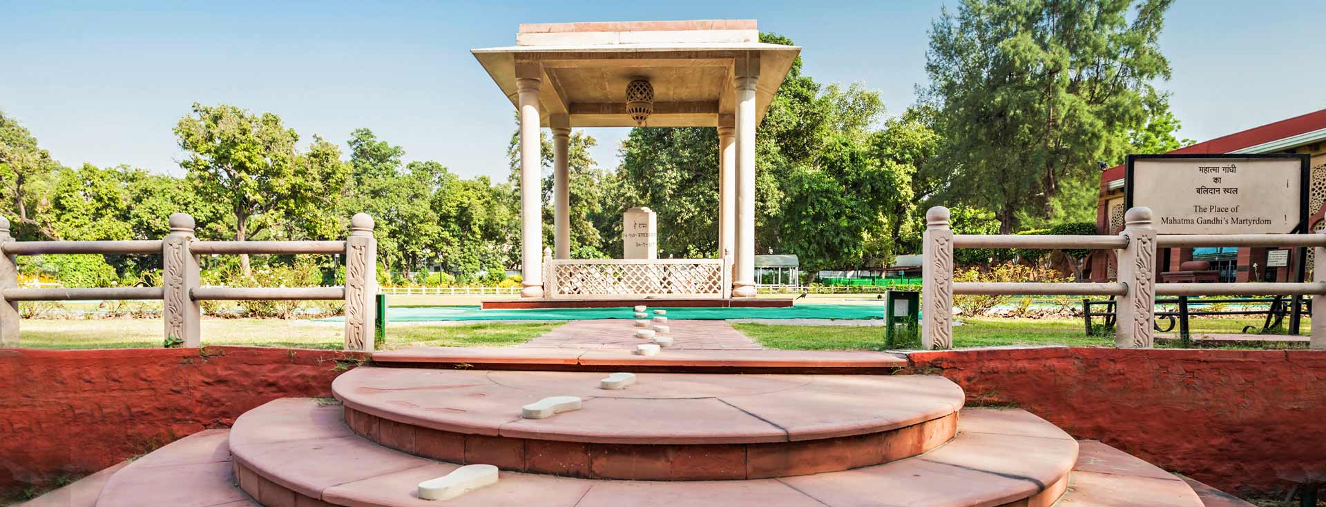 Explore Raj Ghat in Delhi