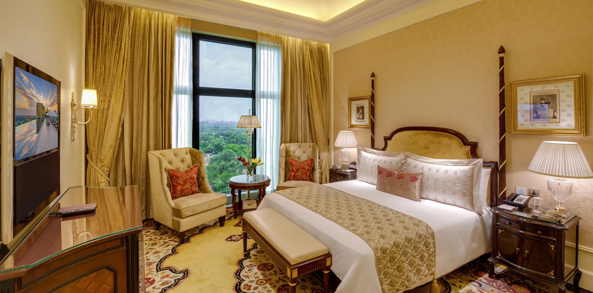 Grand Suite with Plunge Pool - Leela New Delhi 