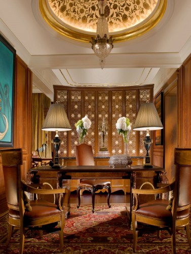 Privileged access to the Royal Club Lounge